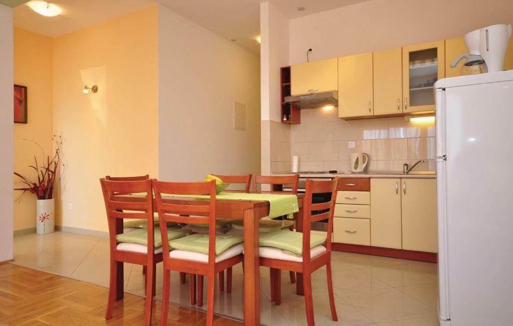 Apartment Orange Макарска Экстерьер фото