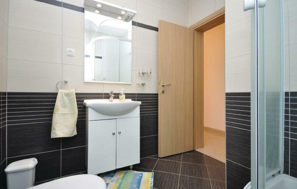 Apartment Orange Макарска Экстерьер фото