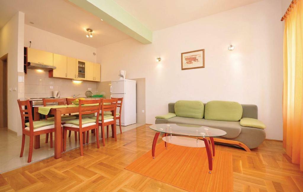 Apartment Orange Макарска Экстерьер фото